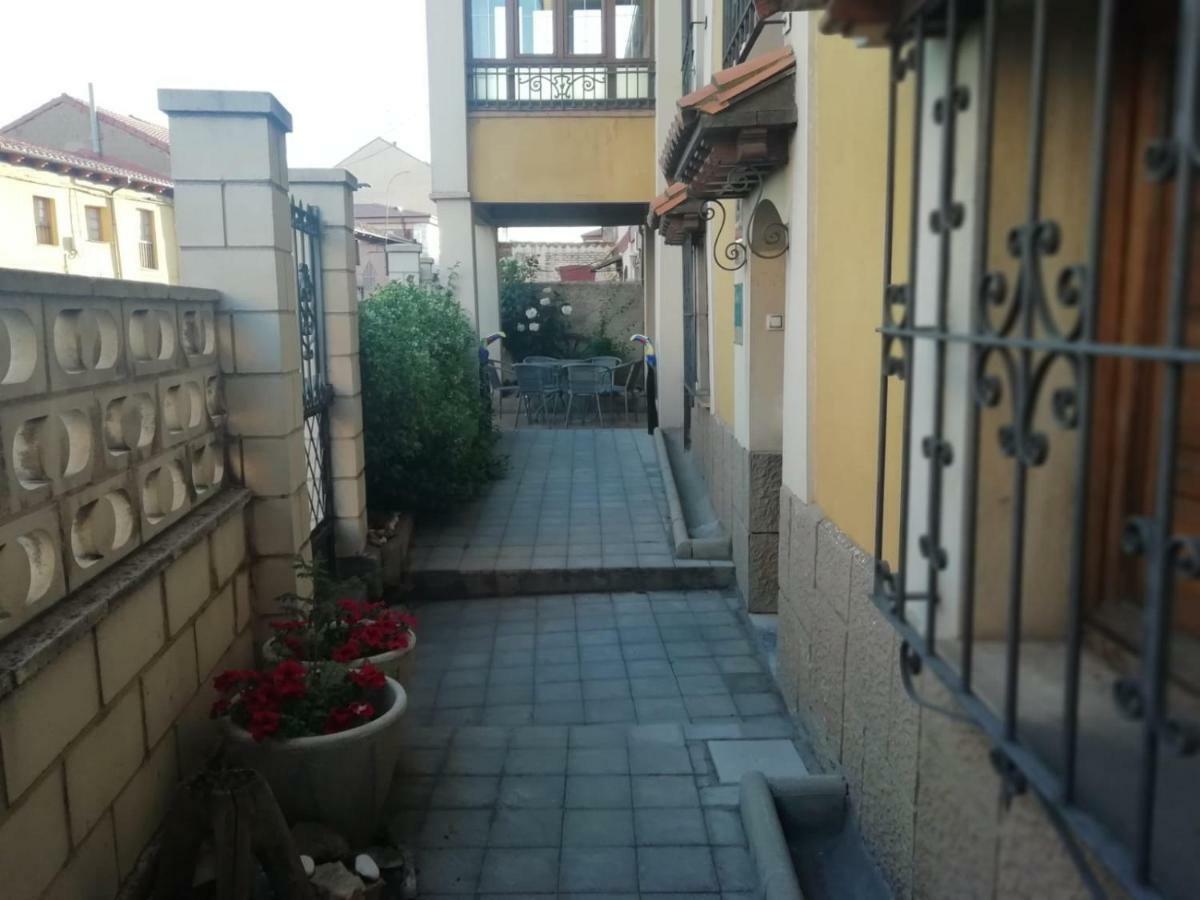 Villa Boleta, tu casa con jardín en León San Andrés del Rabanedo Exterior foto